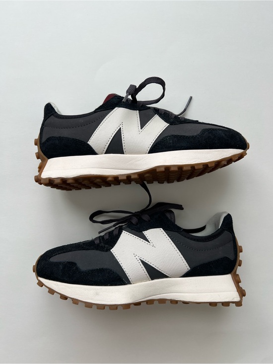 New Balance Shoes - New Balance 327 in Size 6.5